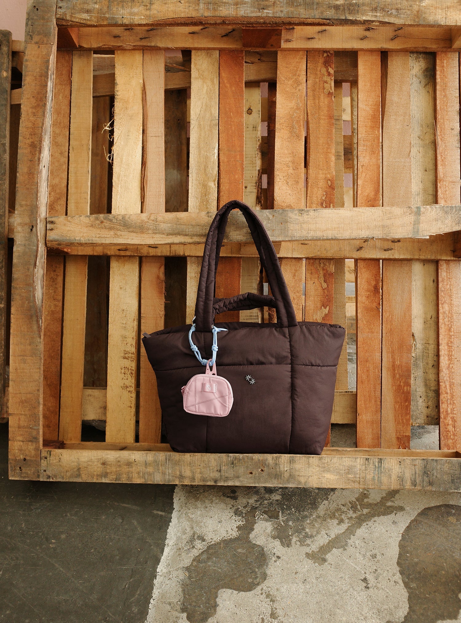 Puffer Shopper (Gloss Coffee)