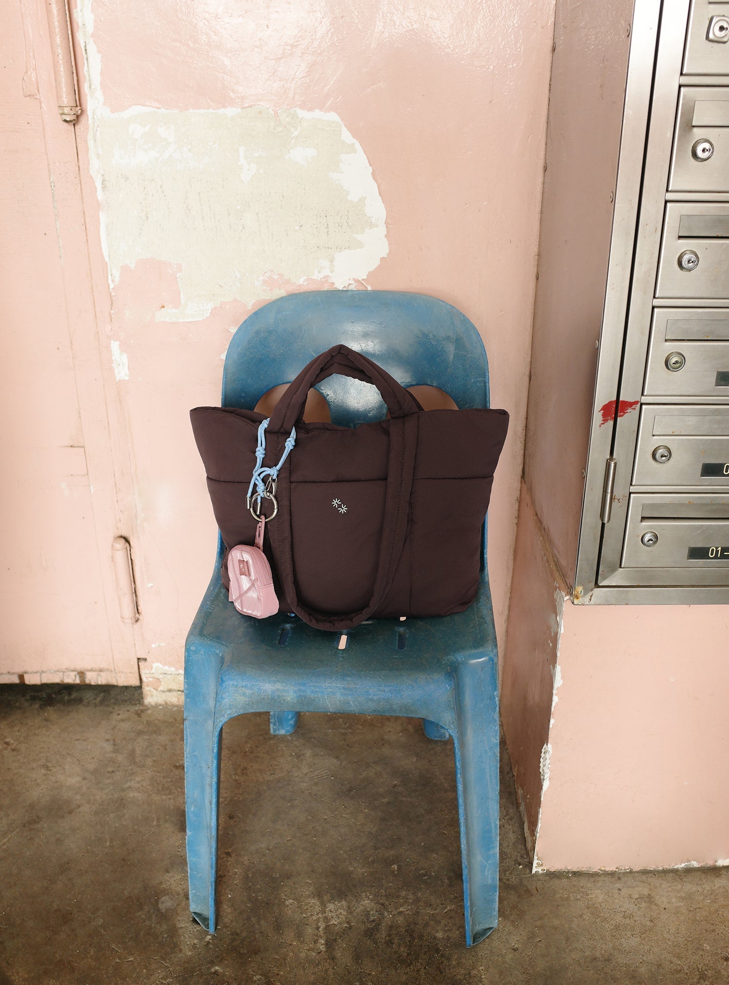 Puffer Shopper (Gloss Coffee)